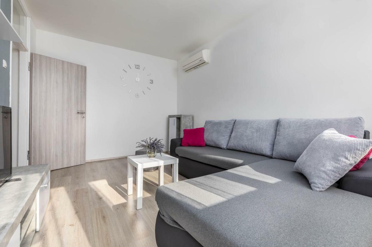 Apartment Sole Pula Exteriör bild